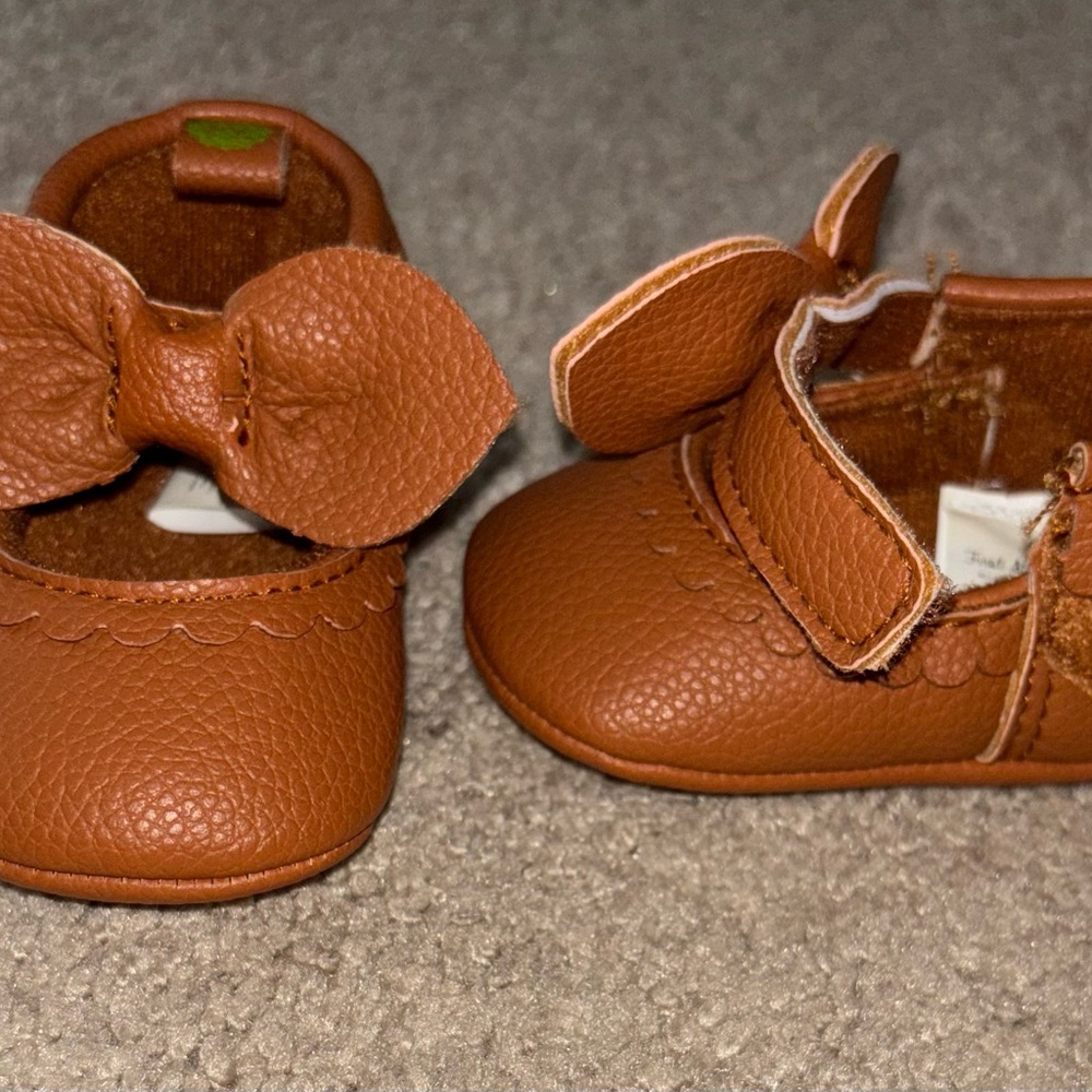 baby shoes (3 pairs)